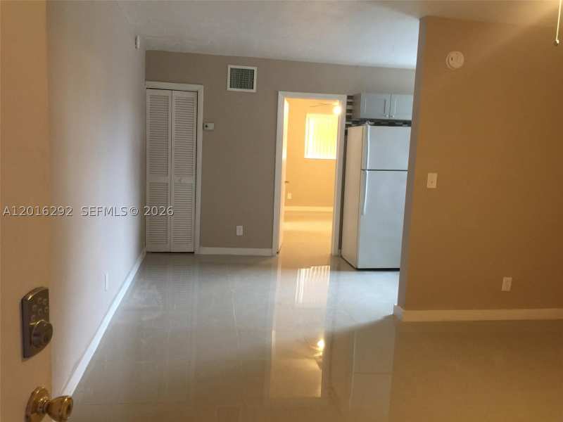 1 bedroom Condominium at 1800 NW 19th St 9, Segovia Gardens Condo, Miami — photo 1