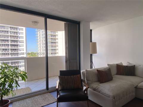 5757 Collins Ave 703, Miami Beach FL - photo 6 of 31