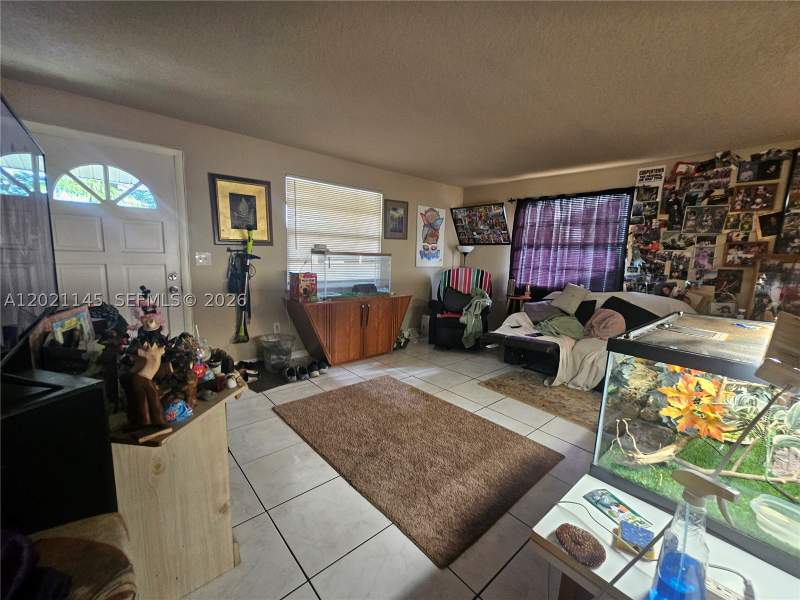 2 bedroom SingleFamilyResidence at 17361 SW 303rd St, Kings Court, Homestead — photo 2