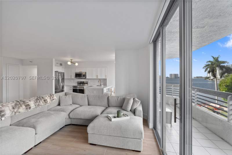 2 bedroom Condominium at 19101 NE 36th Ct 402, Mystic Pointe Condo No Th, Aventura — photo 5