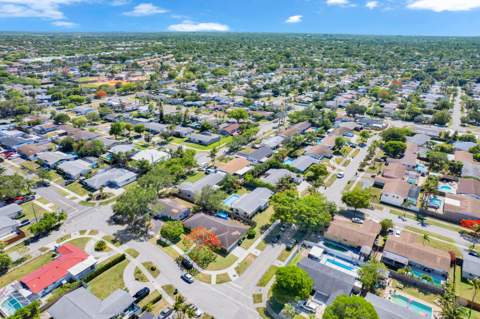 8824 SW 197th Terrace, Cutler Bay FL - photo 8 of 53