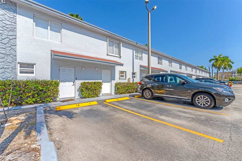 2 bedroom Condominium at 8025 NW 8th St 13, Las Villas De Fountainble, Miami — photo 1