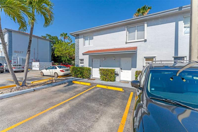 2 bedroom Condominium at 8025 NW 8th St 13, Las Villas De Fountainble, Miami — photo 3