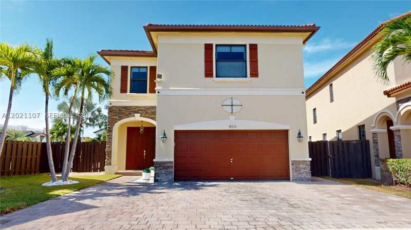 4 bedroom SingleFamilyResidence at 8610 NW 101st Pl, Isles At Grand Bay, Doral — photo 1