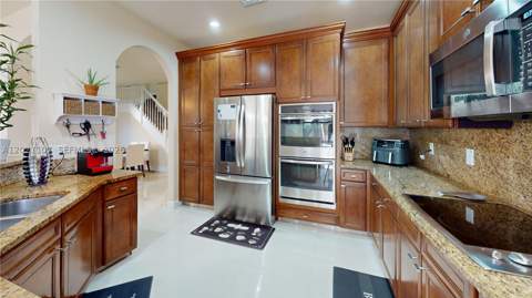 8610 NW 101st Pl, Doral FL - photo 12 of 56