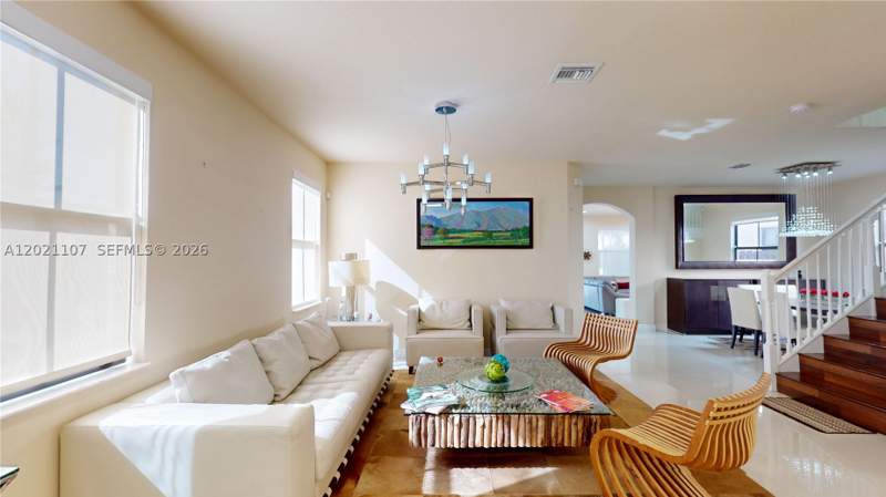 4 bedroom SingleFamilyResidence at 8610 NW 101st Pl, Isles At Grand Bay, Doral — photo 5
