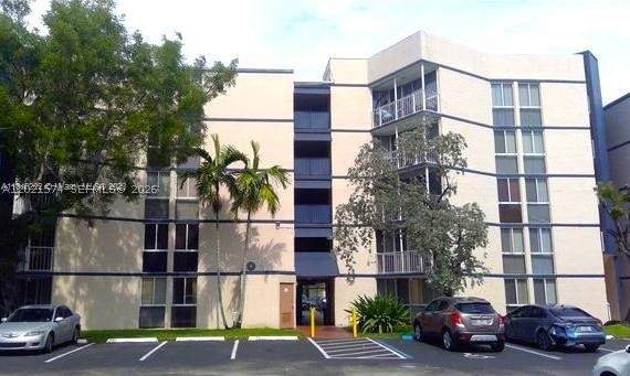 2 bedroom Condominium at 7075 NW 186th St C207, Las Brisas@ Country Club, Hialeah — photo 2