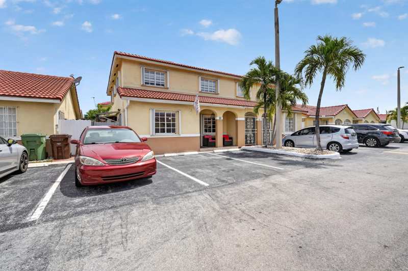 4 bedroom Residential at 7101 W 24th Avenue 45, West Palm Gardens Villas I, Hialeah — photo 1
