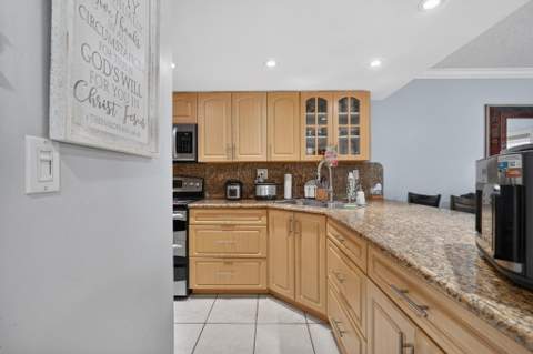 7101 W 24th Avenue 45, Hialeah FL - photo 15 of 37