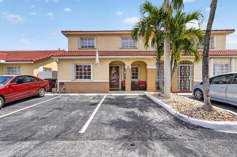 4 bedroom Residential at 7101 W 24th Avenue 45, West Palm Gardens Villas I, Hialeah — photo 2