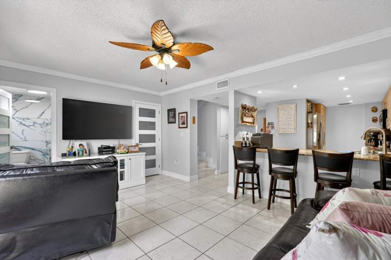 4 bedroom Residential at 7101 W 24th Avenue 45, West Palm Gardens Villas I, Hialeah — photo 3