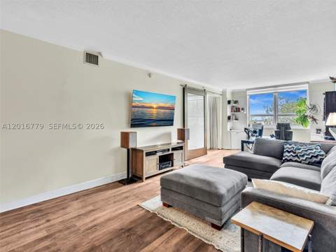 2000 N Bayshore Dr 220, Miami FL - photo 14 of 50