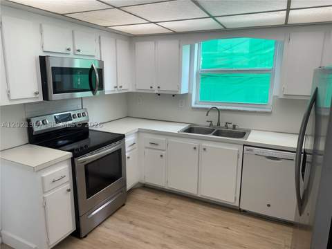 9501 E Bay Harbor Dr 5B, Bay Harbor Islands FL - photo 11 of 18