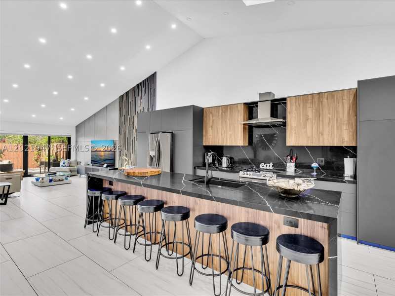 2 bedroom Villa at 500 NE 199th Ter 7J, Sandpiper At Calif Club C, Miami — photo 1