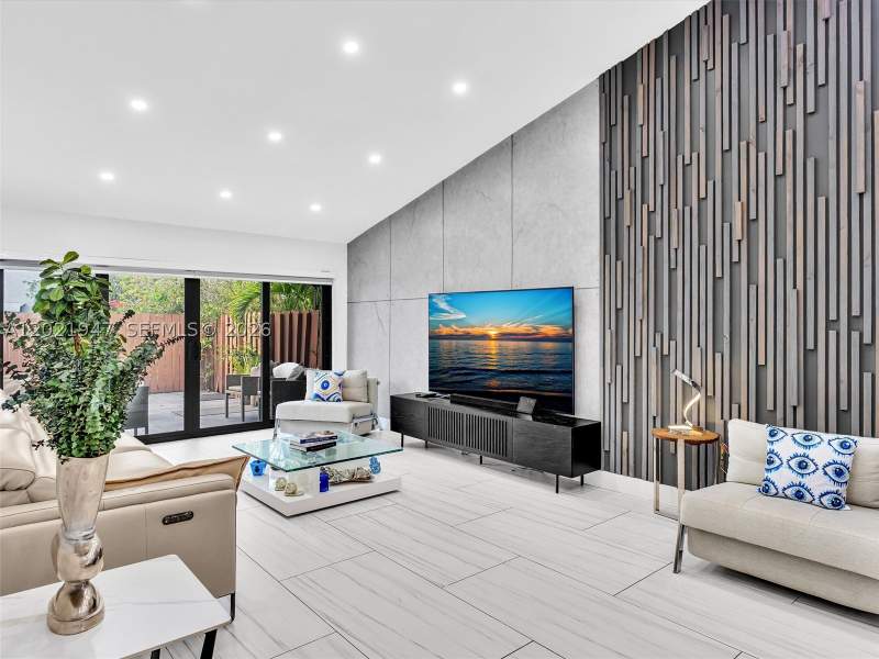 2 bedroom Villa at 500 NE 199th Ter 7J, Sandpiper At Calif Club C, Miami — photo 4