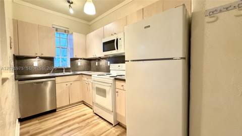 1335 Pennsylvania Ave 3, Miami Beach FL - photo 18 of 20