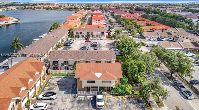 3 bedroom Townhouse at 5350 W 26th Ave 118, West View Lake Townhomes, Hialeah — photo 1