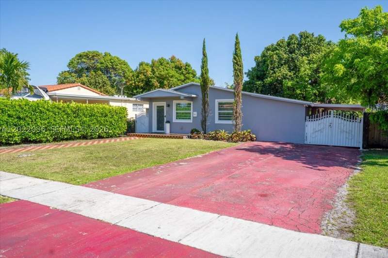 3 bedroom SingleFamilyResidence at 120 W 50th St, Ulelah, Hialeah — photo 4