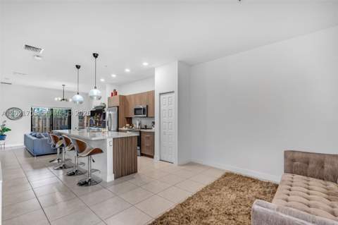 8015 NW 104th Ave 3, Doral FL - photo 10 of 32