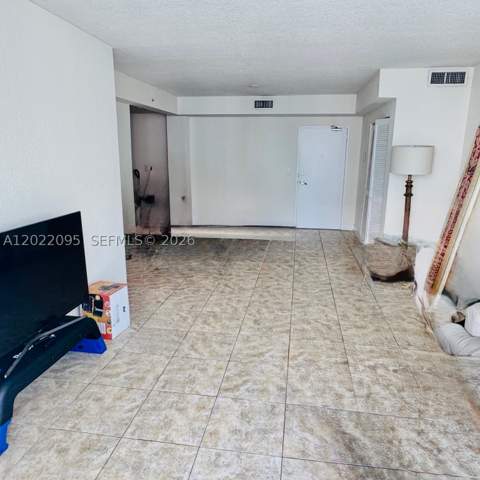 7501 E Treasure Dr 7R, North Bay Village FL - photo 9 of 14