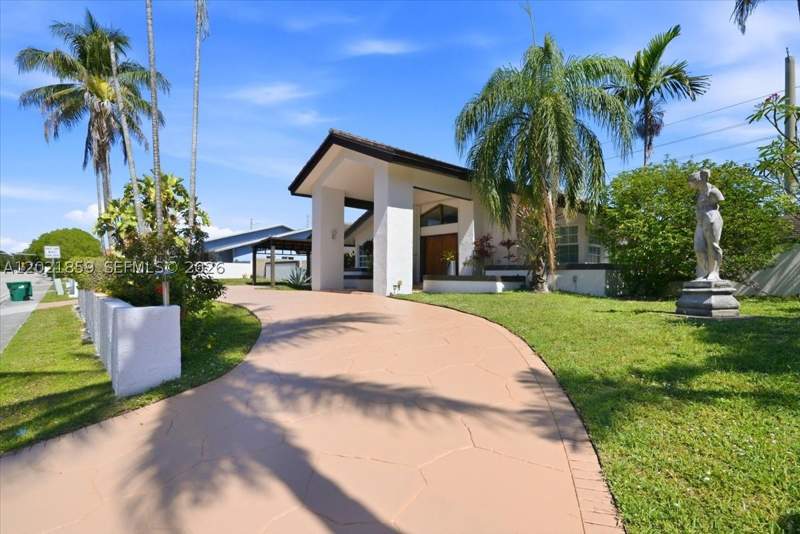 5 bedroom SingleFamilyResidence at 9665 SW 136th St, Elias Sub, Miami — photo 2