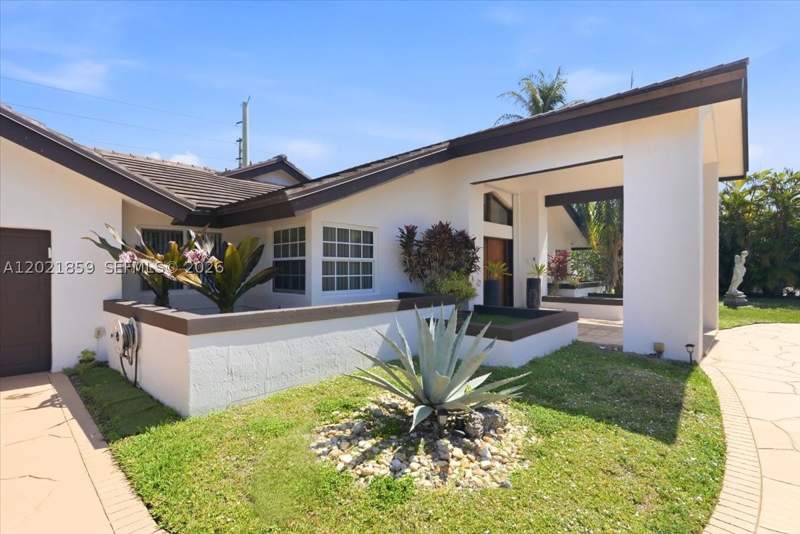 5 bedroom SingleFamilyResidence at 9665 SW 136th St, Elias Sub, Miami — photo 3
