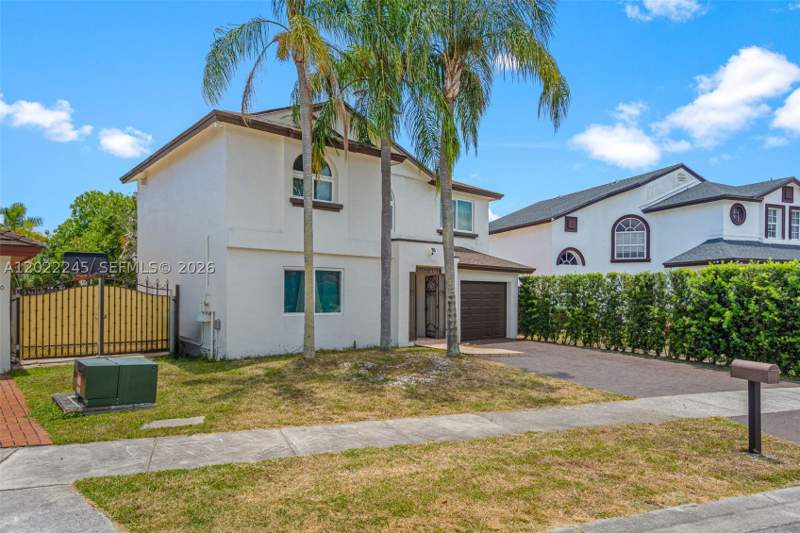 4 bedroom SingleFamilyResidence at 15530 SW 59th St, Westwind Lakes Sec 6, Miami — photo 2