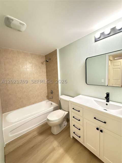 275 NE 18th St 910, Miami FL - photo 20 of 37