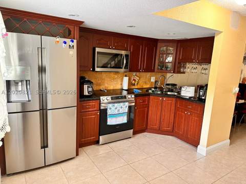 5953 W 28th Ave 24, Hialeah FL - photo 10 of 41