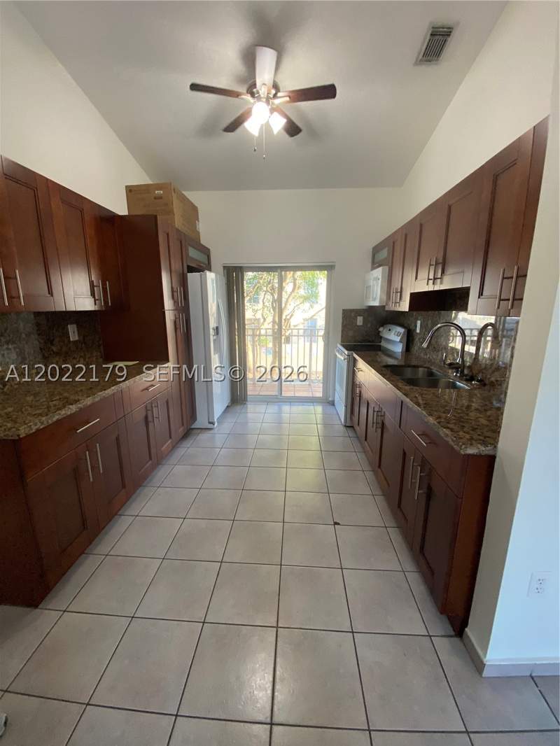 3 bedroom Condominium at 7500 W 20th Ave 202, Poinciana Royale Villas C, Hialeah — photo 2