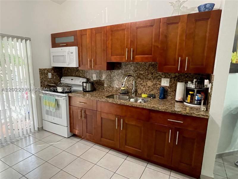 3 bedroom Condominium at 7500 W 20th Ave 202, Poinciana Royale Villas C, Hialeah — photo 3