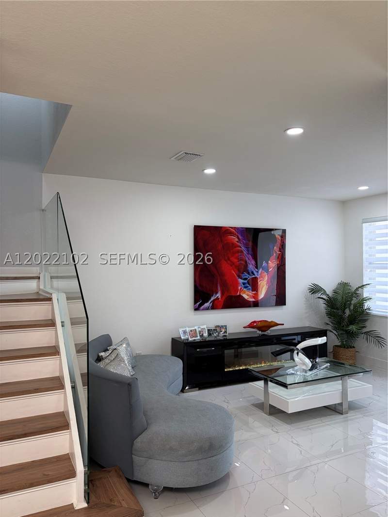 4 bedroom Townhouse at 3409 W 92nd Pl, Bonterra, Hialeah — photo 3
