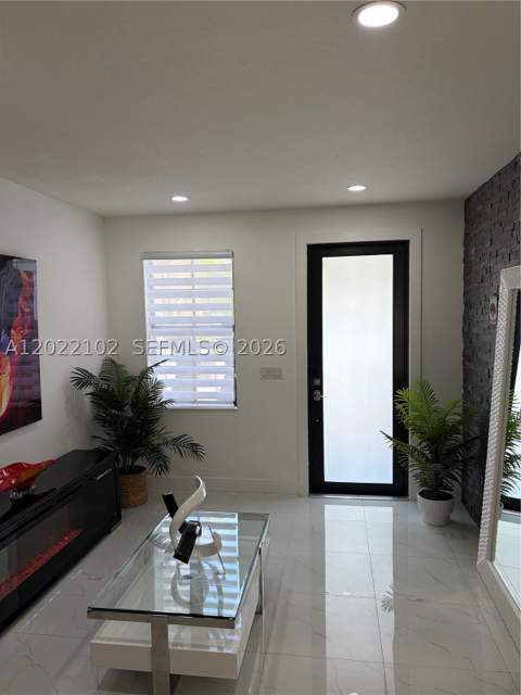 3409 W 92nd Pl, Hialeah FL - photo 7 of 33
