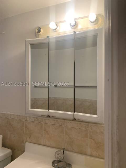 1090 NE 129th St 202, North Miami FL - photo 6 of 17