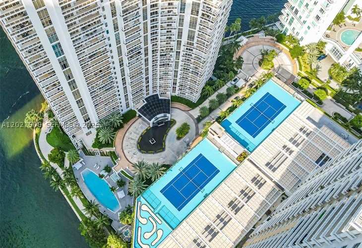 2 bedroom Condominium at 901 Brickell Key Blvd 3307, Carbonell Condo, Miami — photo 1