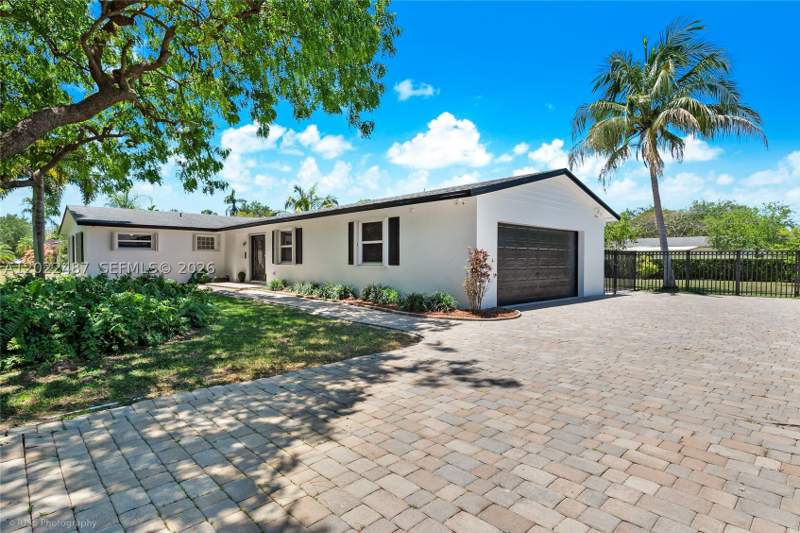 4 bedroom SingleFamilyResidence at 15700 SW 87th Ave, Coral Reef Estates, Palmetto Bay — photo 2