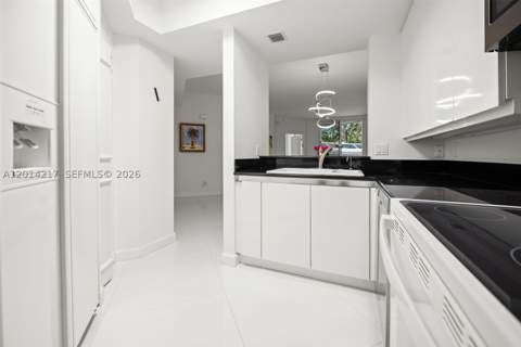 21050 Point Pl 302, Aventura FL - photo 13 of 33