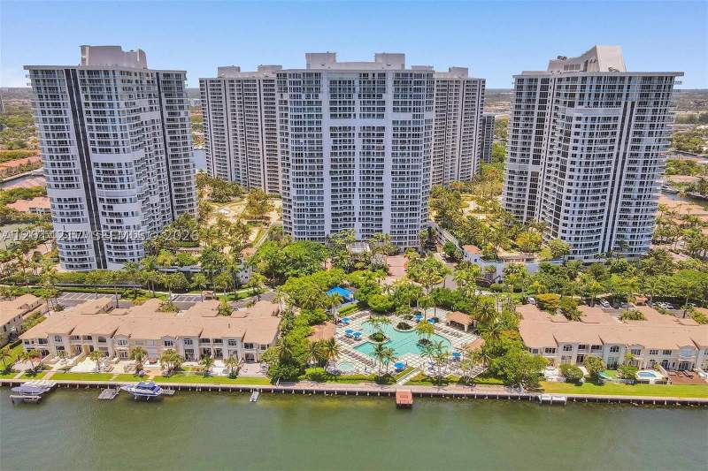 1 bedroom Condominium at 21050 Point Pl 302, Atlantic III At The Point, Aventura — photo 2