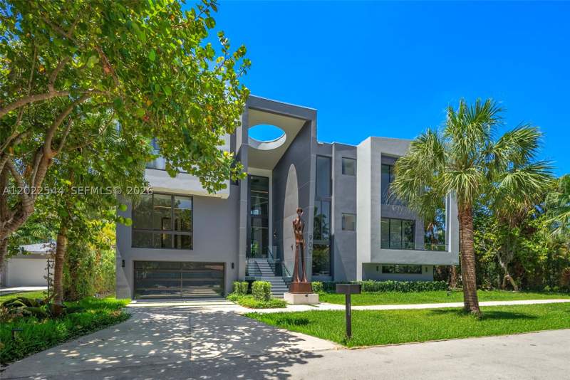 5 bedroom SingleFamilyResidence at 900 NE 75th St, New Belle Meade Sub, Miami — photo 4