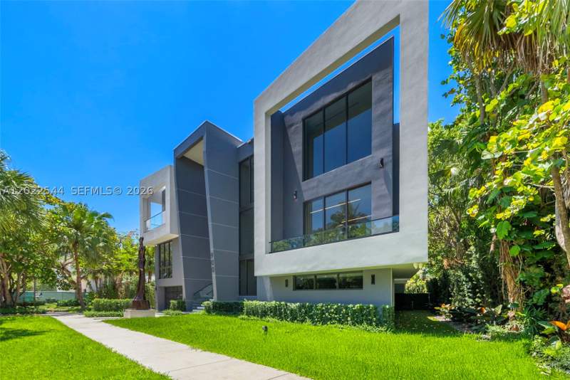 5 bedroom SingleFamilyResidence at 900 NE 75th St, New Belle Meade Sub, Miami — photo 5