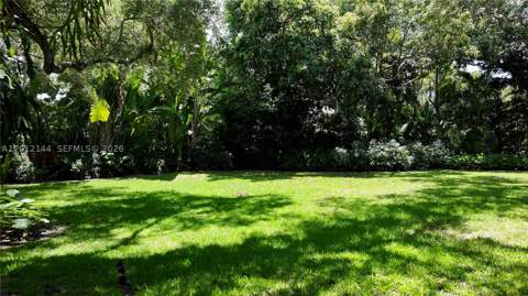 530 Melaleuca Ln, Miami FL - photo 8 of 9