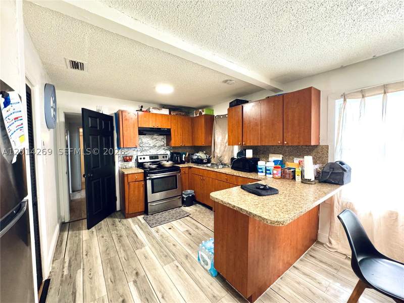 4 bedroom SingleFamilyResidence at 1484 NW 60th St, Orange Heights, Miami — photo 3
