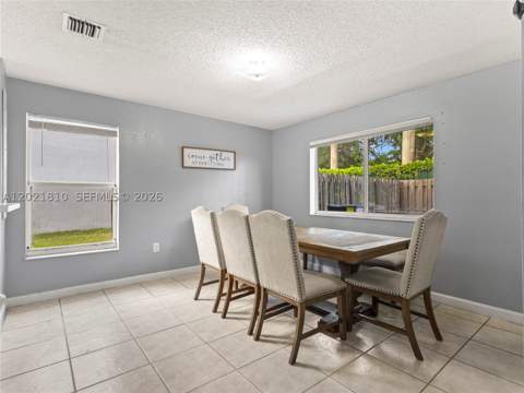5033 NW 114th Ct, Doral FL - photo 6 of 31