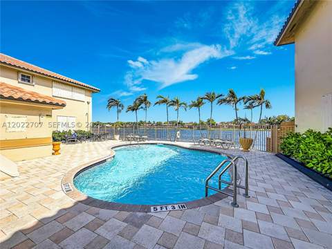 781 NE 195th St, Miami FL - photo 12 of 43