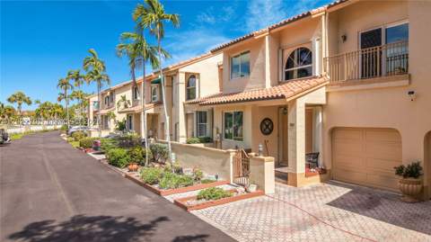781 NE 195th St, Miami FL - photo 8 of 43
