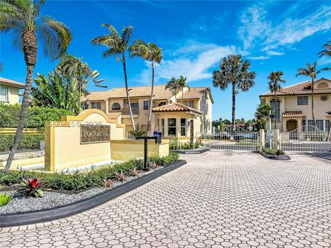 781 NE 195th St, Miami FL - photo 9 of 43