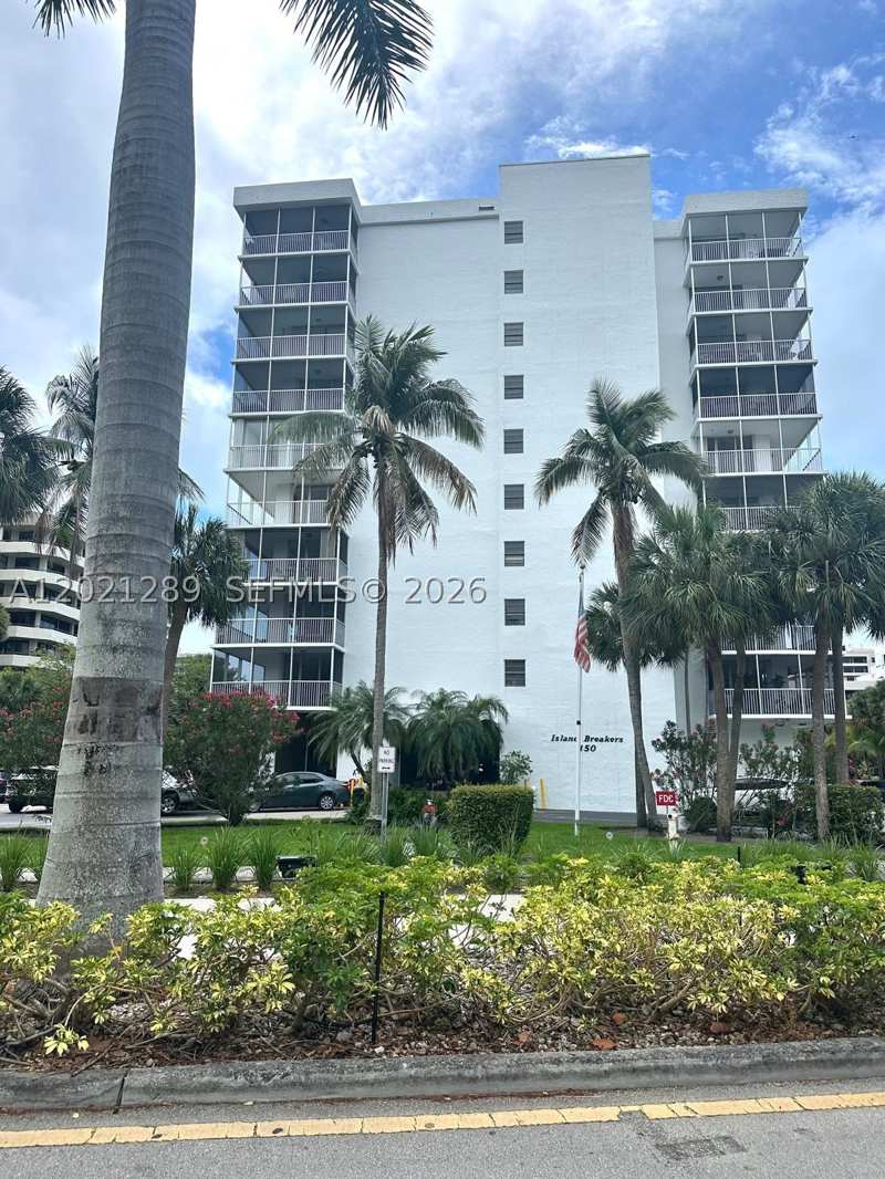 2 bedroom Condominium at 150 Ocean Lane Dr 2A, Island Breakers Condo, Key Biscayne — photo 1