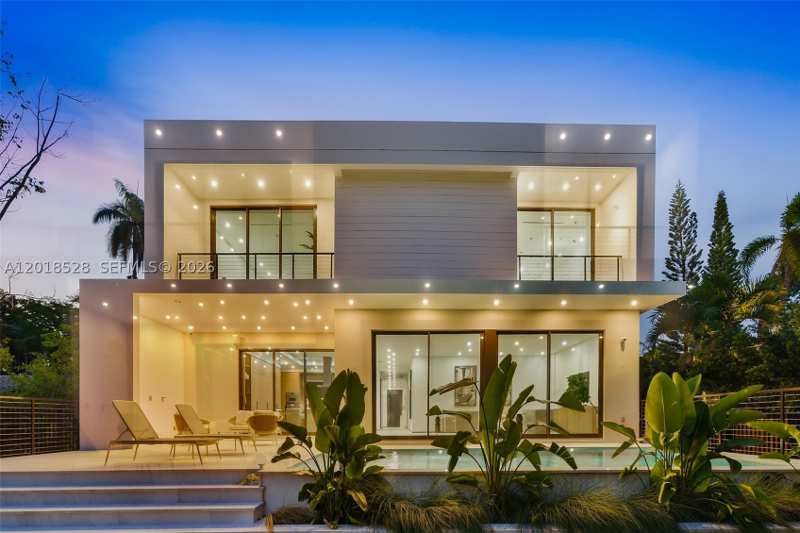 4 bedroom SingleFamilyResidence at 2096 Alamanda Dr, Keystone Point Sec 3, North Miami — photo 1