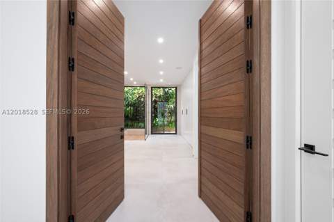 2096 Alamanda Dr, North Miami FL - photo 23 of 60