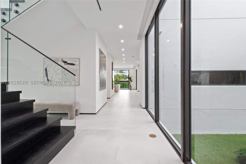 4 bedroom SingleFamilyResidence at 2096 Alamanda Dr, Keystone Point Sec 3, North Miami — photo 5
